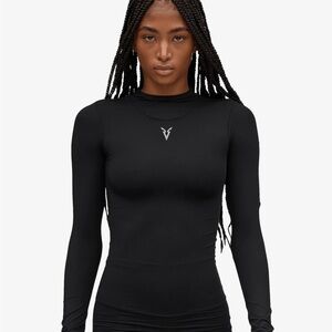 Veynd Women’s Boxing L/S tight fitting v-skyn high neck tee in black size Medium